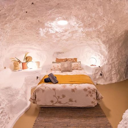 White Cliffs Accommodation -Daybreak Dugout - Unique Cave House Bagian luar foto