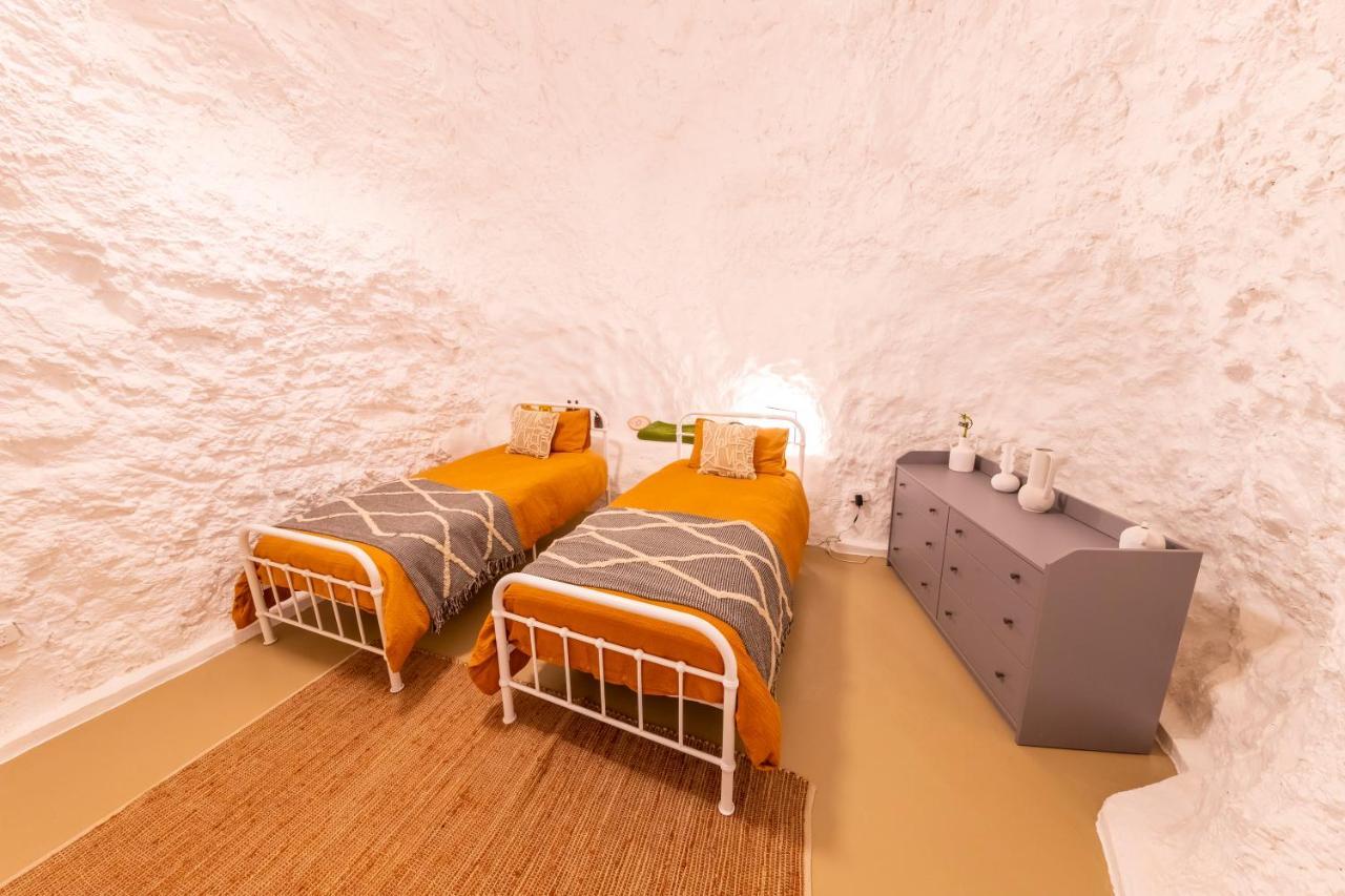 White Cliffs Accommodation -Daybreak Dugout - Unique Cave House Bagian luar foto