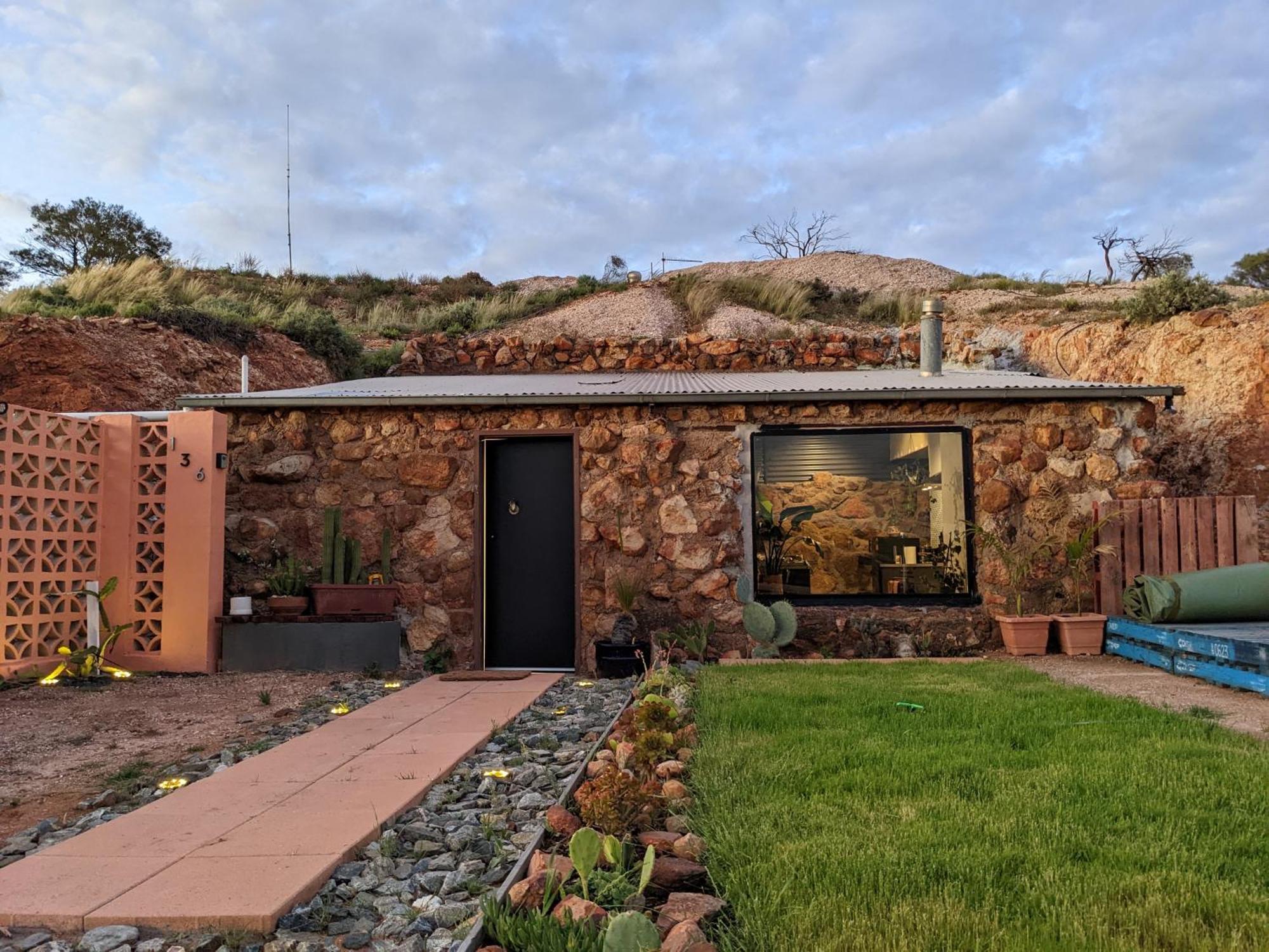 White Cliffs Accommodation -Daybreak Dugout - Unique Cave House Bagian luar foto