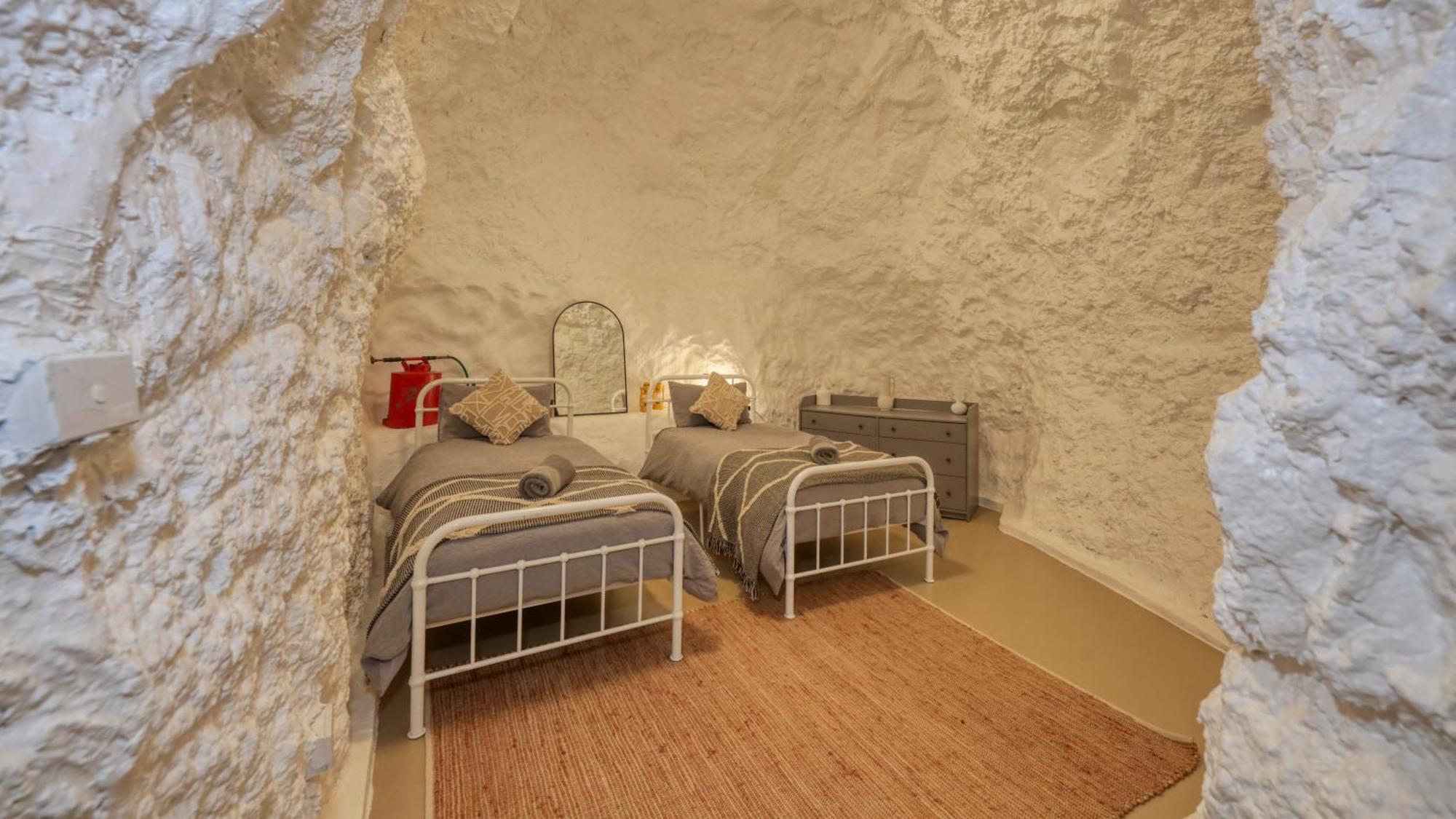 White Cliffs Accommodation -Daybreak Dugout - Unique Cave House Bagian luar foto